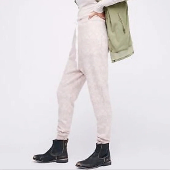 NWOT FREE PEOPLE Sweater Slouchy High rise Jogger Pant - Picture 1 of 13